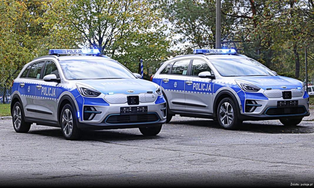 Mazowieccy policjanci uczcili 106. rocznicę odzyskania przez Polskę niepodległości